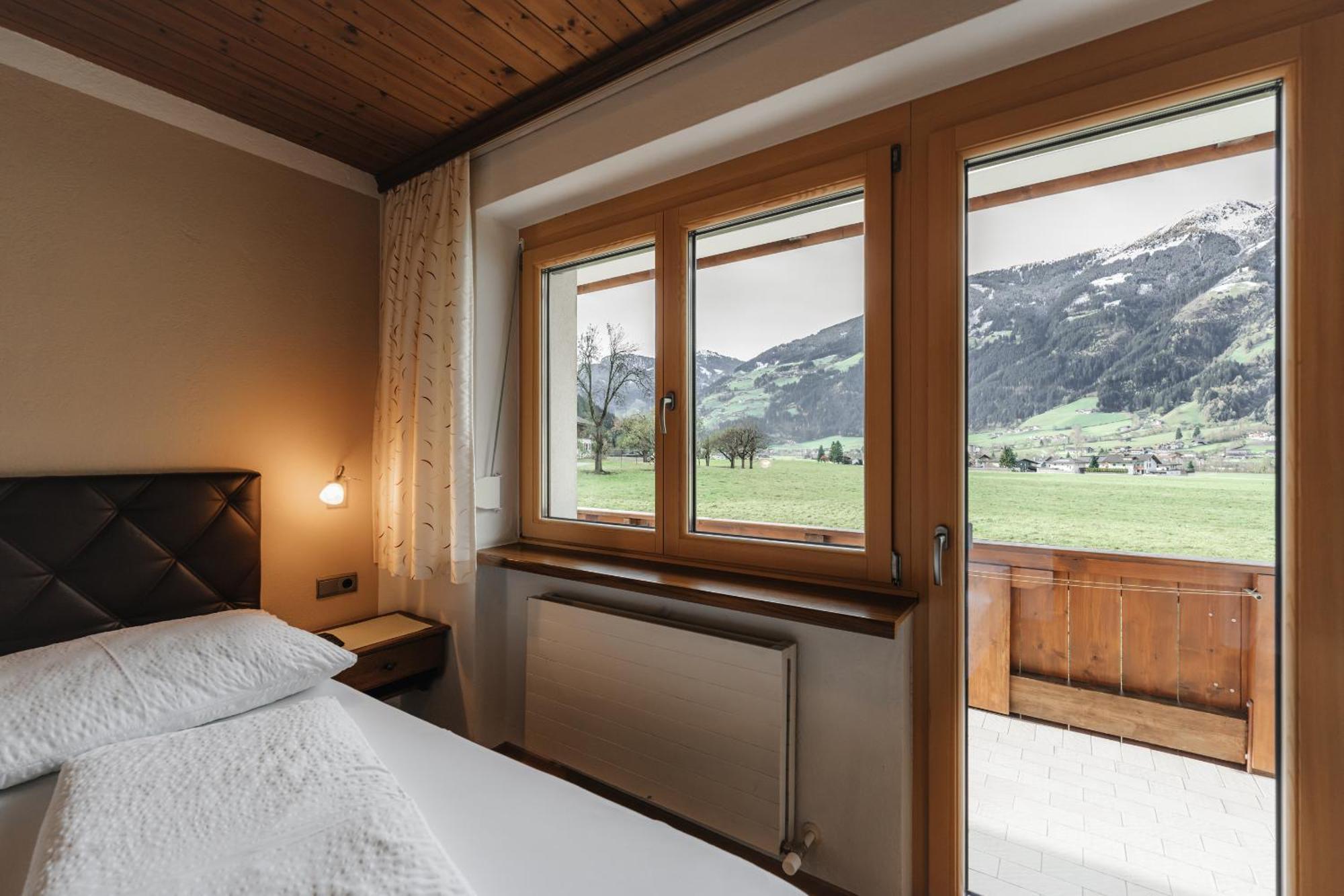 Alpenzeit Zillertal Apartments Zell am Ziller Zimmer foto