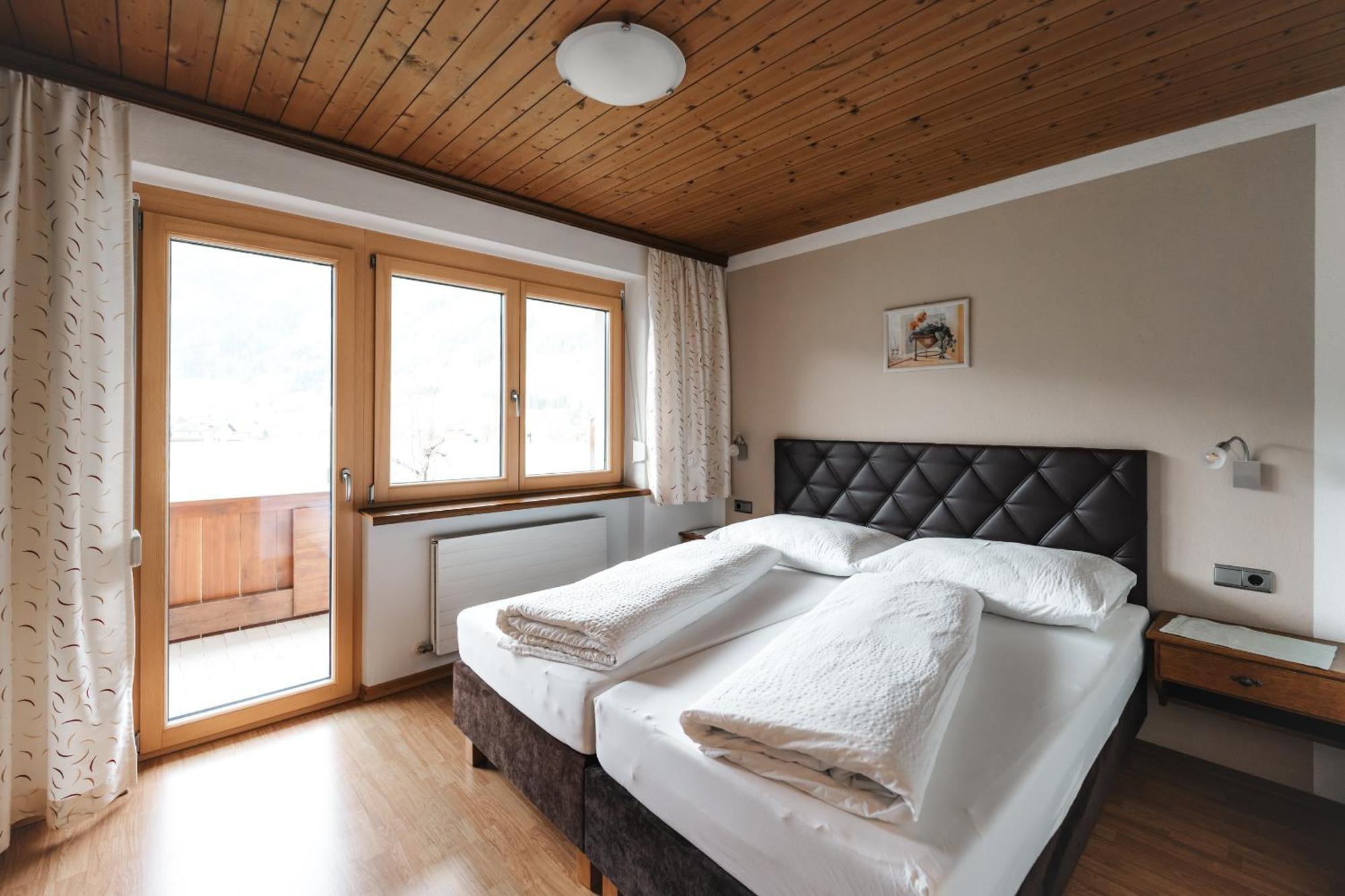Alpenzeit Zillertal Apartments Zell am Ziller Zimmer foto