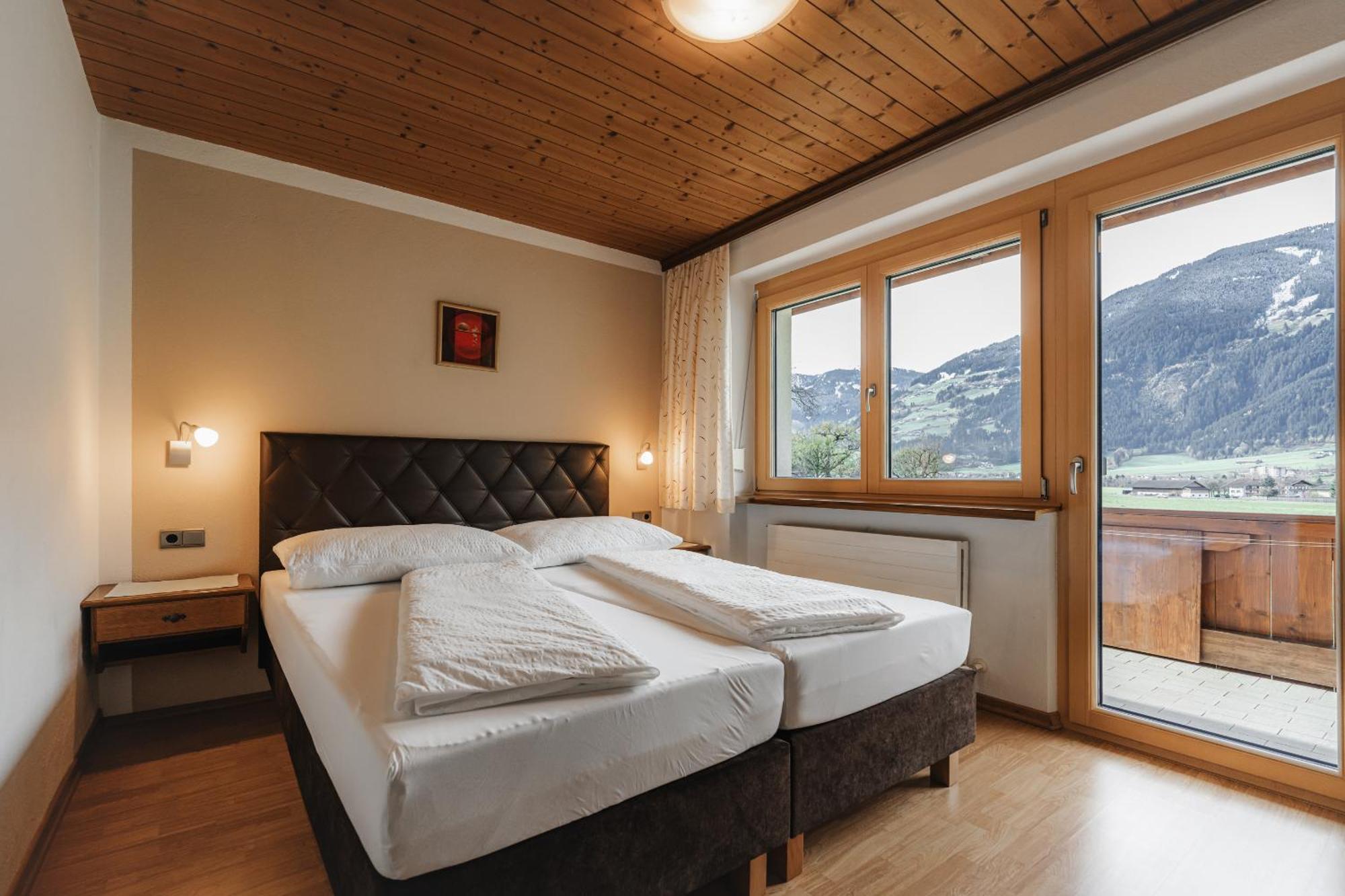 Alpenzeit Zillertal Apartments Zell am Ziller Zimmer foto