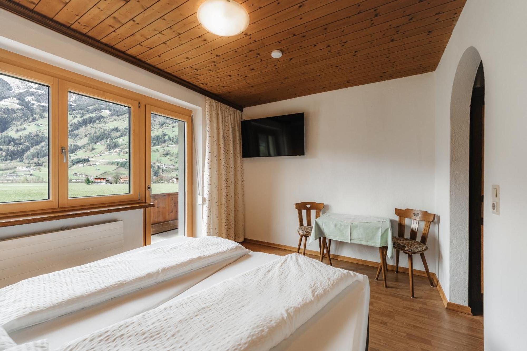 Alpenzeit Zillertal Apartments Zell am Ziller Zimmer foto